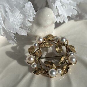 KREMENTZ FAUX PEARL WREATH BROOCH